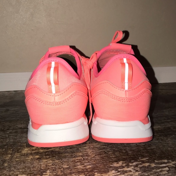 BRAND NEW NEW BALANCE 247! - Picture 3 of 5